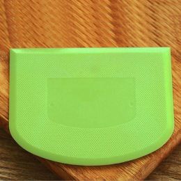 1/2 Pc Cream Spatula Diy Pastry Cutters Fondant Dough Scraper Pastry Baking Tool Kitchen Accessories (Color: green)