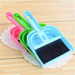 Desktop Mini Computer Keyboard Brush Desktop Cleaning Brush Small Broom And Dustpan Set (Color: Blue)